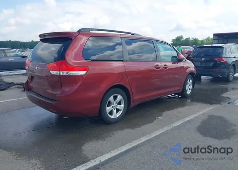 2012 Toyota Sienna Le V6 8 Passenger z USA, uszkodzony, nr VIN 5TDKK3DCXCS199052